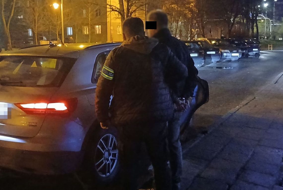 Miał pięć sądowych zakazów i dalej jeździł. Poszukiwany 57-latek trafił do więzienia na 1,5 roku Miał pięć sądowych zakazów i dalej jeździł. Poszukiwany 57-latek trafił do więzienia na 1,5 roku