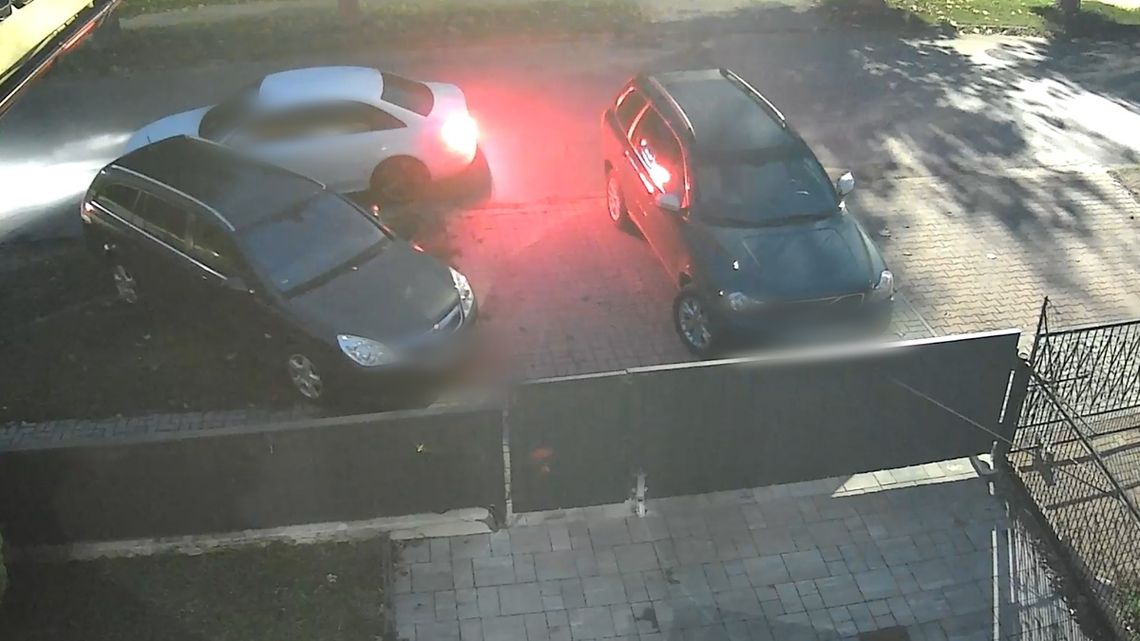 Miał ponad 2,5 promila i rozbił dwa zaparkowane auta. 31-latek stracił prawo jazdy Miał ponad 2,5 promila i rozbił dwa zaparkowane auta. 31-latek stracił prawo jazdy
