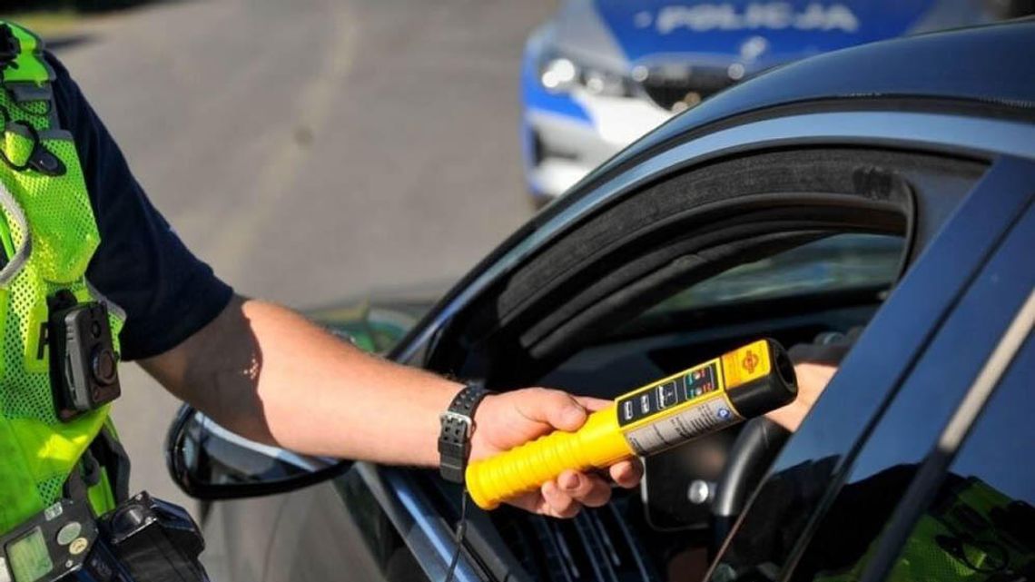 Miał ponad trzy promile i bełkotał. Po zatrzymaniu przez świadka chwalił się, że jedzie tak znad morza