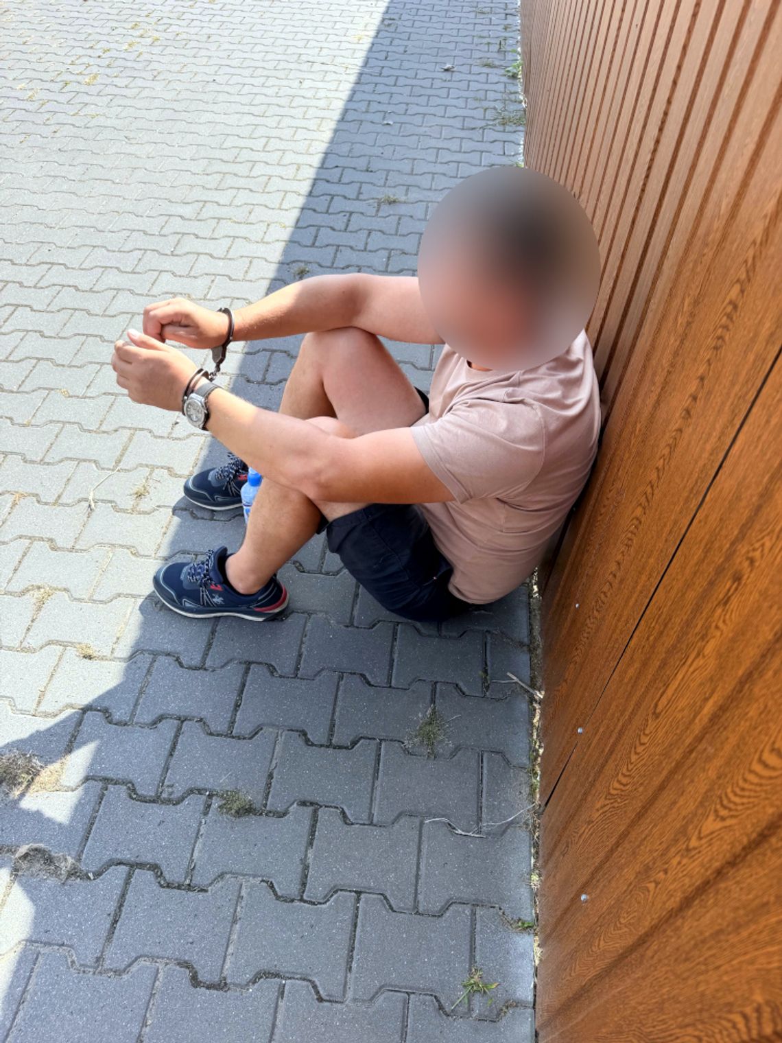 Miał prawie kilogram narkotyków i samodziałowy rewolwer. 44-latek zatrzymany przez policję Miał prawie kilogram narkotyków i samodziałowy rewolwer. 44-latek zatrzymany przez policję