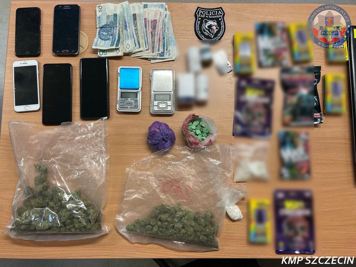 Miał psychotropowe ciastka, czekoladę i żelki. Policjanci znaleźli też dużo innych narkotyków Miał psychotropowe ciastka, czekoladę i żelki. Policjanci znaleźli też dużo innych narkotyków