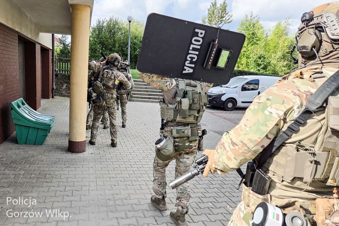 Miał trafić za kraty, ukrywał się z narkotykami. Kontrterroryści wkroczyli do akcji Miał trafić za kraty, ukrywał się z narkotykami. Kontrterroryści wkroczyli do akcji