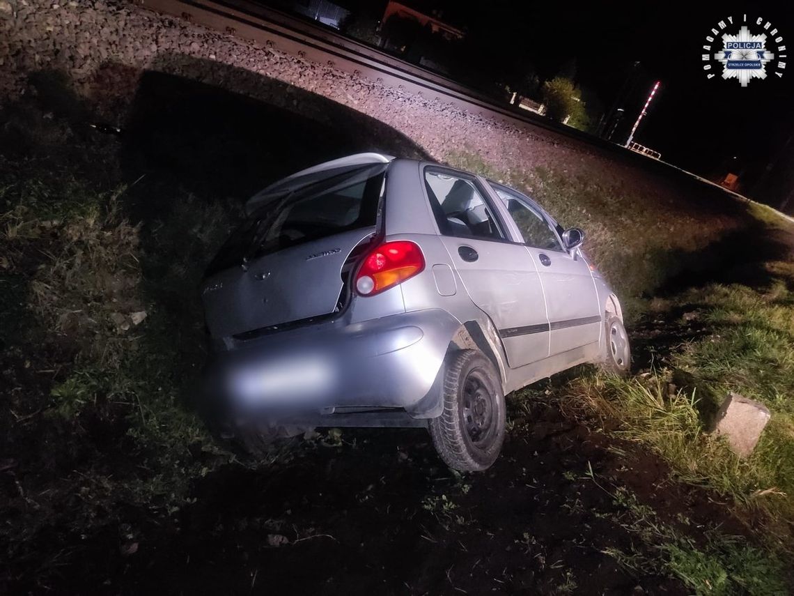 Miał tylko pójść do Matiza po wędki, ale go podkusiło i ruszył na przejażdżkę. Skończyło się w rowie Miał tylko pójść do Matiza po wędki, ale go podkusiło i ruszył na przejażdżkę. Skończyło się w rowie
