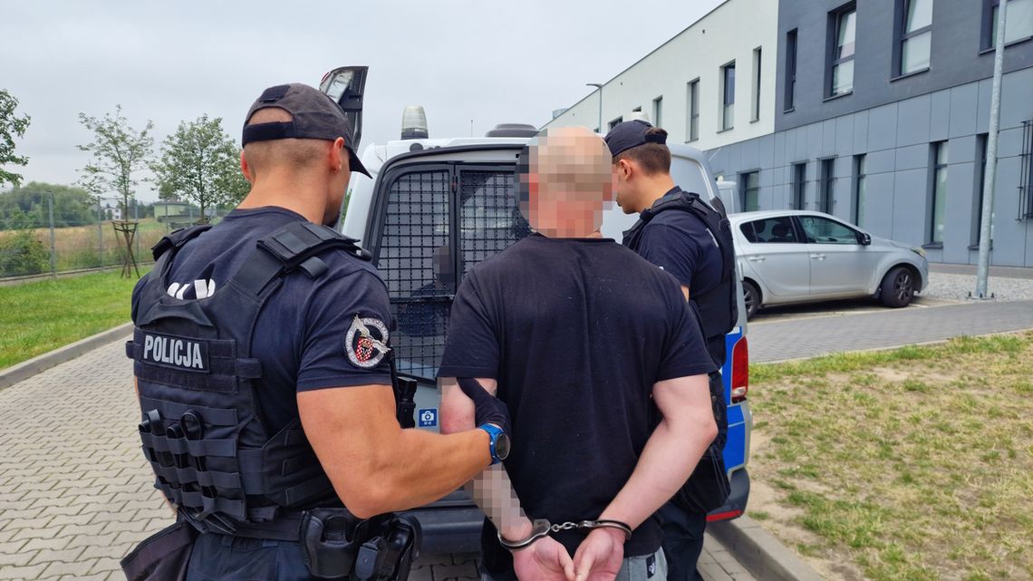 Miał urojenia, że ktoś się do niego włamuje. Wezwał policję i wpadł z kilogramem narkotyków Miał urojenia, że ktoś się do niego włamuje. Wezwał policję i wpadł z kilogramem narkotyków