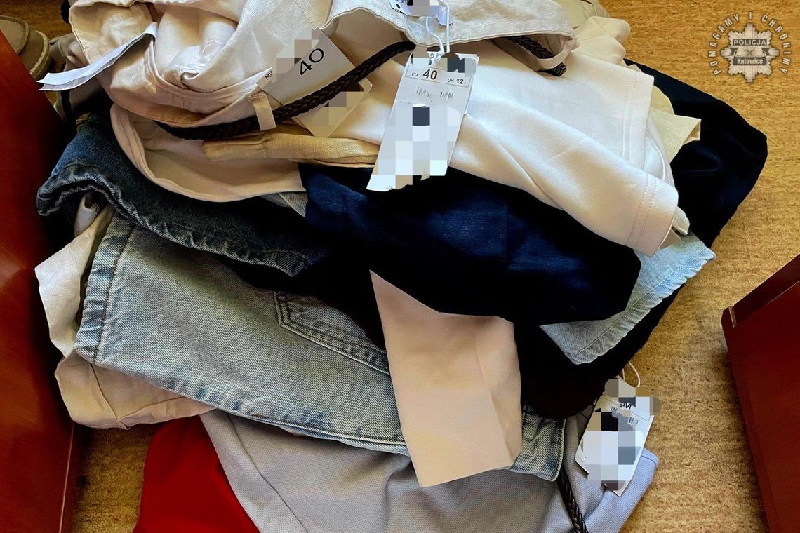 Miał w aucie pełno ubrań z metkami i wcale nie wracał z zakupów. Policja zatrzymała mężczyznę Miał w aucie pełno ubrań z metkami i wcale nie wracał z zakupów. Policja zatrzymała mężczyznę