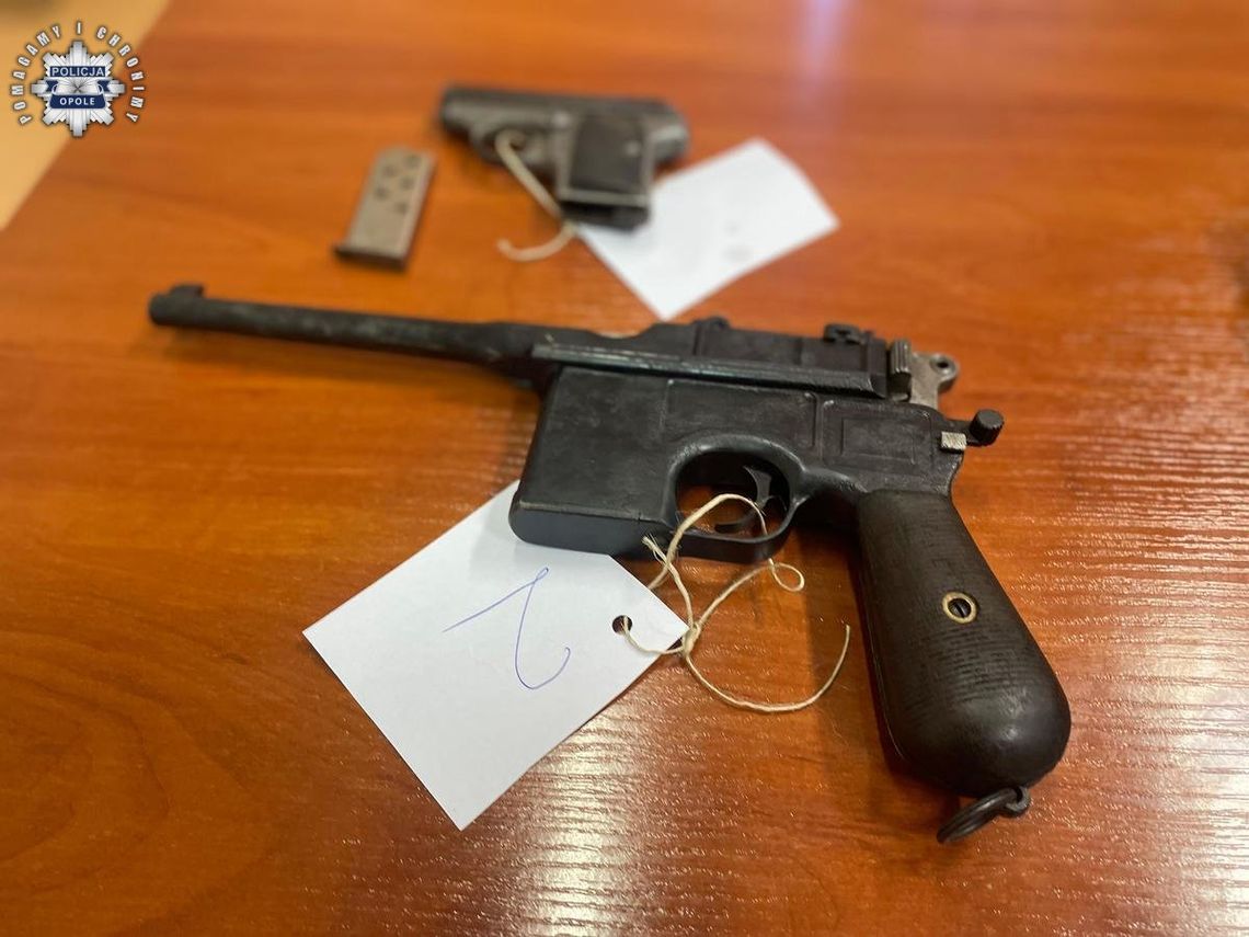 Miał w domu pistolety z II wojny światowej. Twierdzi, że je znalazł. Mężczyzna może iść do więzienia Miał w domu pistolety z II wojny światowej. Twierdzi, że je znalazł. Mężczyzna może iść do więzienia