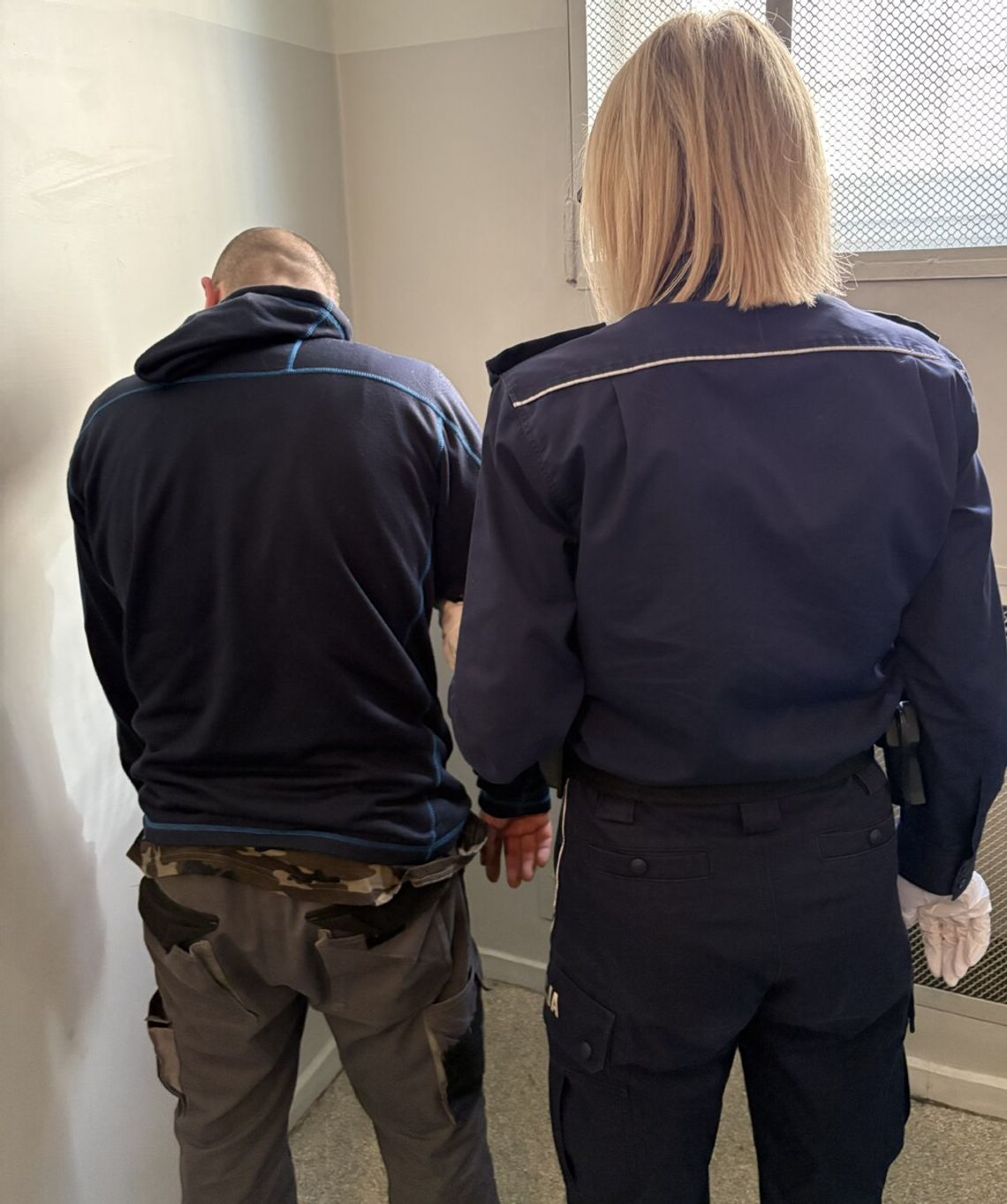 Miał w domu prawie 2 kilogramy narkotyków. Zatrzymany 41-latek przyznał się do handlu Miał w domu prawie 2 kilogramy narkotyków. Zatrzymany 41-latek przyznał się do handlu