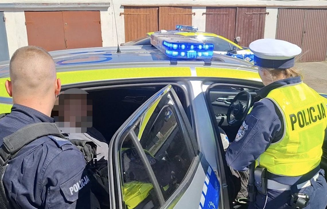 Miał zakaz i był po amfetaminie. Podczas ucieczki urządził demolkę w centrum miasta