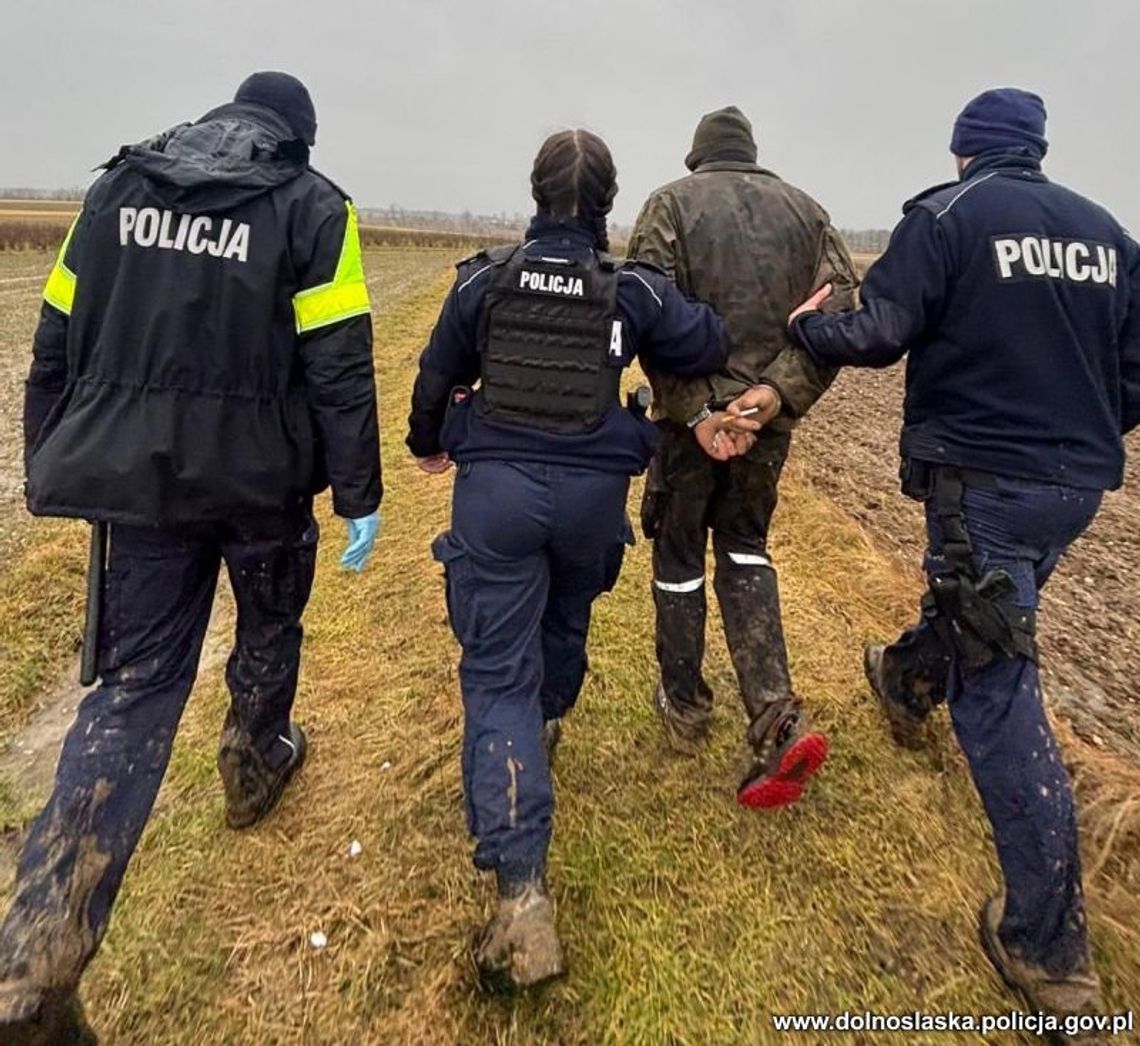 Miał zakaz i narkotyki, udawał, że zgubił kluczyki. Recydywista zatrzymany po pościgu Miał zakaz i narkotyki, udawał, że zgubił kluczyki. Recydywista zatrzymany po pościgu