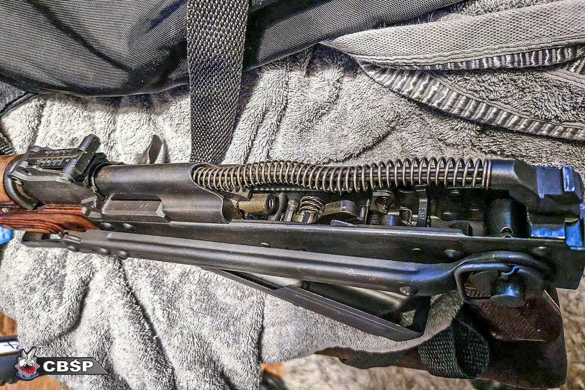 Miał Kałasznikowa i kilogramy narkotyków mieszkaniu. 39-latek aresztowany po akcji CBŚP. ZDJĘCIA