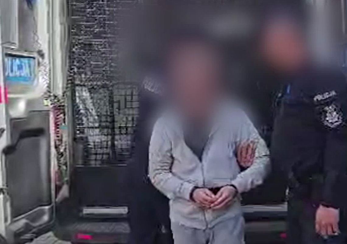 Międzynarodowa obława zakończona sukcesem. Członek gangu oszustów sprowadzony z Niemiec do Polski Międzynarodowa obława zakończona sukcesem. Członek gangu oszustów sprowadzony z Niemiec do Polski