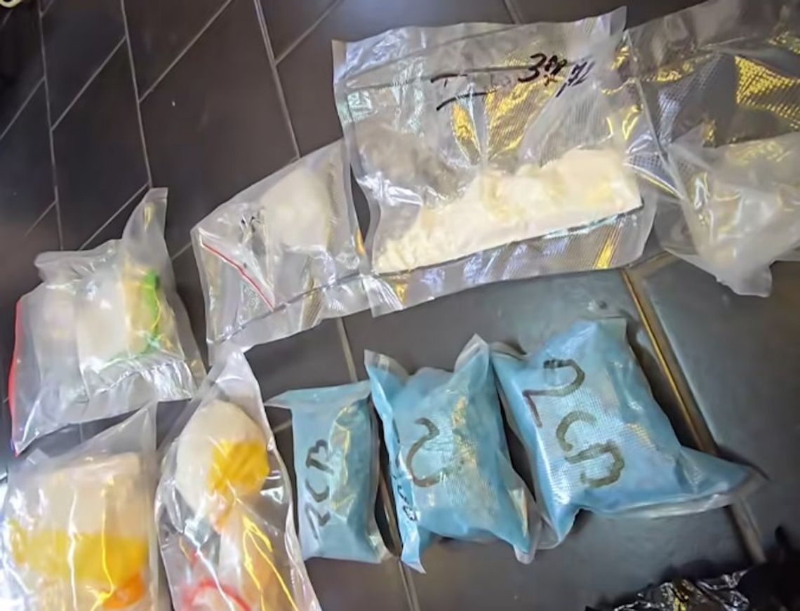 Mieli płynną amfetaminę i narkotyki. 24 i 32-latek zatrzymani z towarem wartym pół miliona złotych