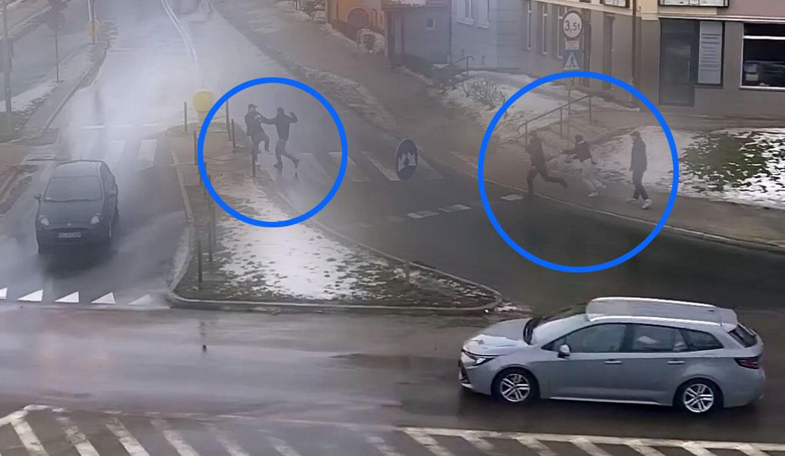 Miłosny konflikt przerodził się w uliczną bójkę. Interweniowała policja. Cztery osoby zatrzymane Miłosny konflikt przerodził się w uliczną bójkę. Interweniowała policja. Cztery osoby zatrzymane