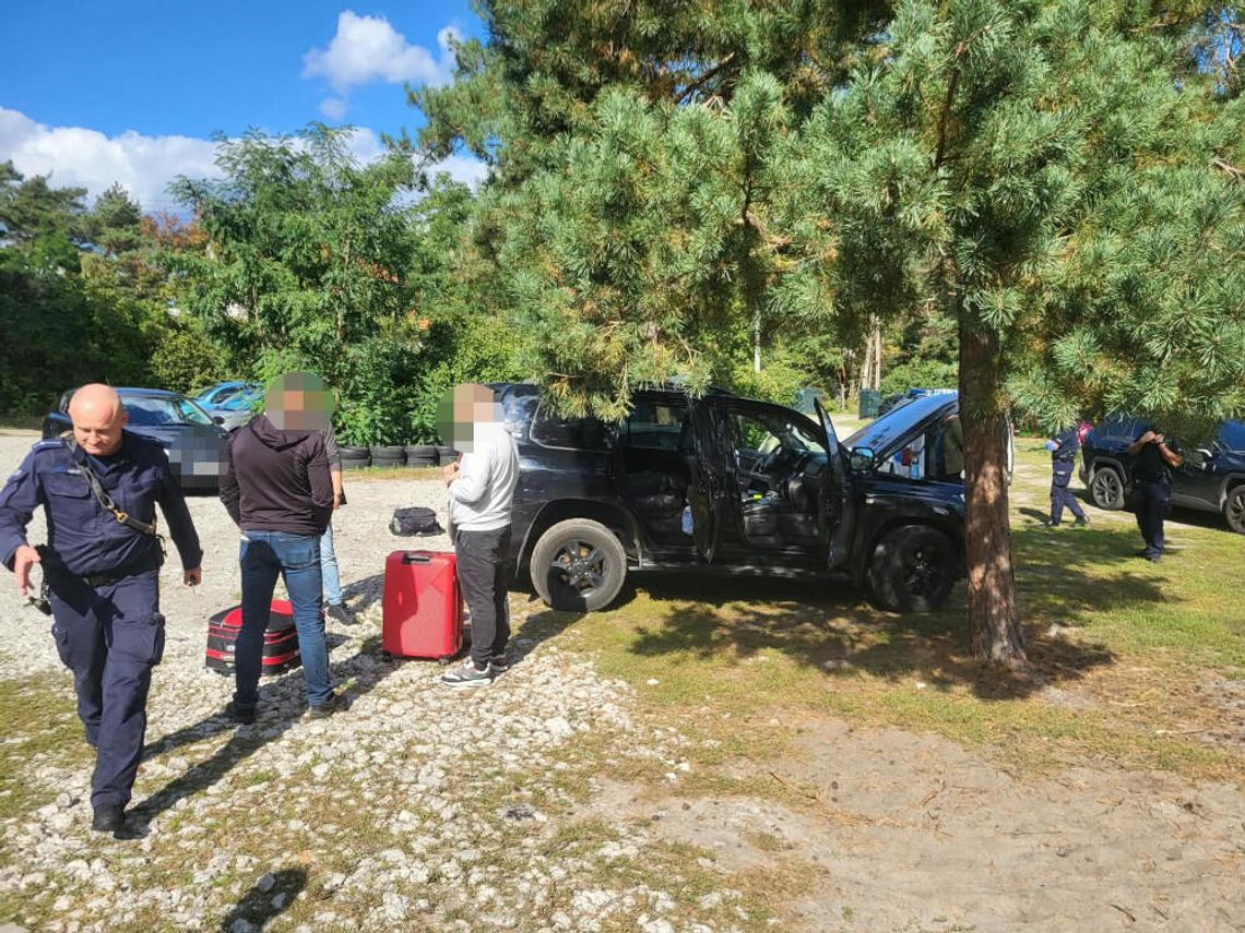 Młoda kobieta była przez tydzień więziona w hotelu. Policjanci zatrzymali czterech obcokrajowców Młoda kobieta była przez tydzień więziona w hotelu. Policjanci zatrzymali czterech obcokrajowców