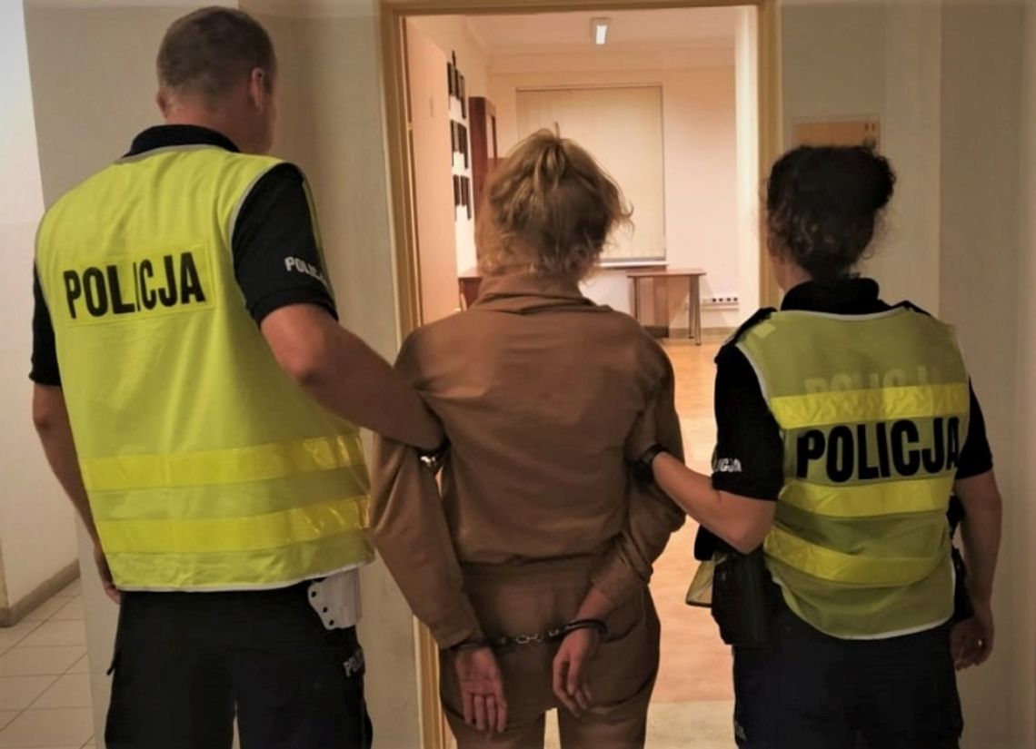 Młoda kobieta rozmawiała ze ścianą. Wezwali policję - była naćpana i miała narkotyki