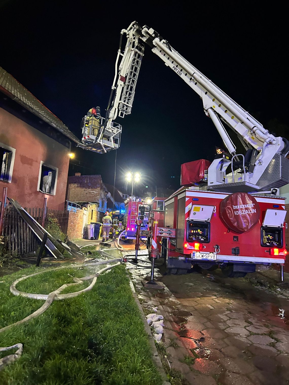 Młoda matka i jej 11-miesięczne dziecko zginęli w pożarze domu. Ogień pojawił się w środku nocy Młoda matka i jej 11-miesięczne dziecko zginęli w pożarze domu. Ogień pojawił się w środku nocy