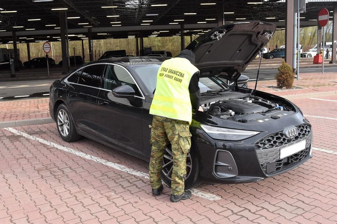 Młoda Niemka zatrzymana na polsko-białoruskiej granicy. Jechała kradzionym Audi za ćwierć miliona Młoda Niemka zatrzymana na polsko-białoruskiej granicy. Jechała kradzionym Audi za ćwierć miliona