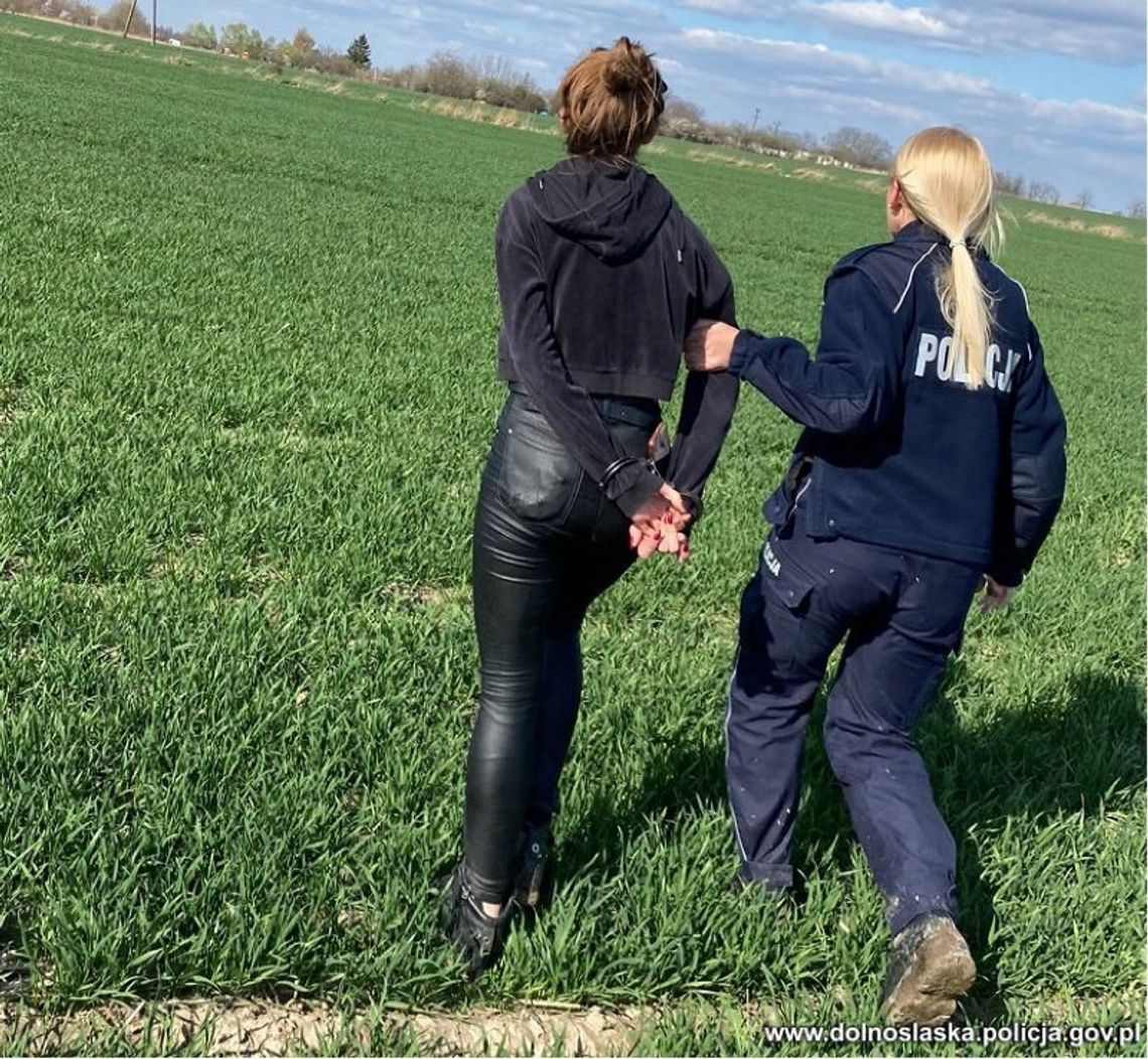 Młoda włamywaczka uciekała przed policją po polu. Teraz szukają jej wspólnika