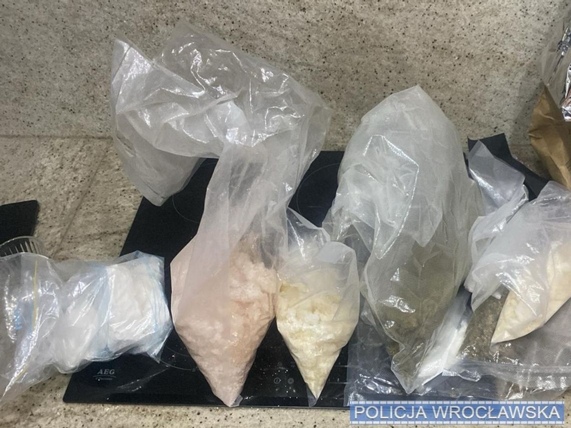 Młode policjantki rozpracowały dilera. Przejęły sześć kilogramów narkotyków