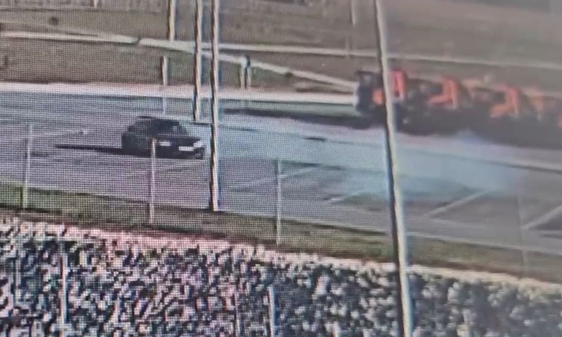 Młody Białorusin driftował na parkingu przy ekspresówce. Nie zauważył policyjnego radiowozu