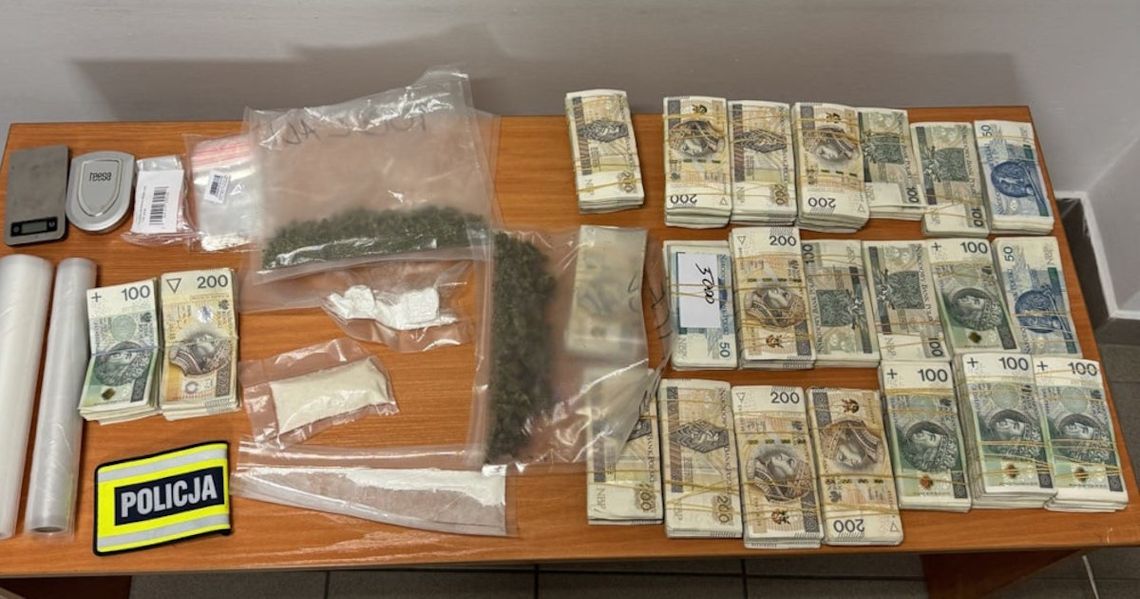 Młody diler zatrzymany na ulicy. W reklamówce miał 730 tysięcy złotych