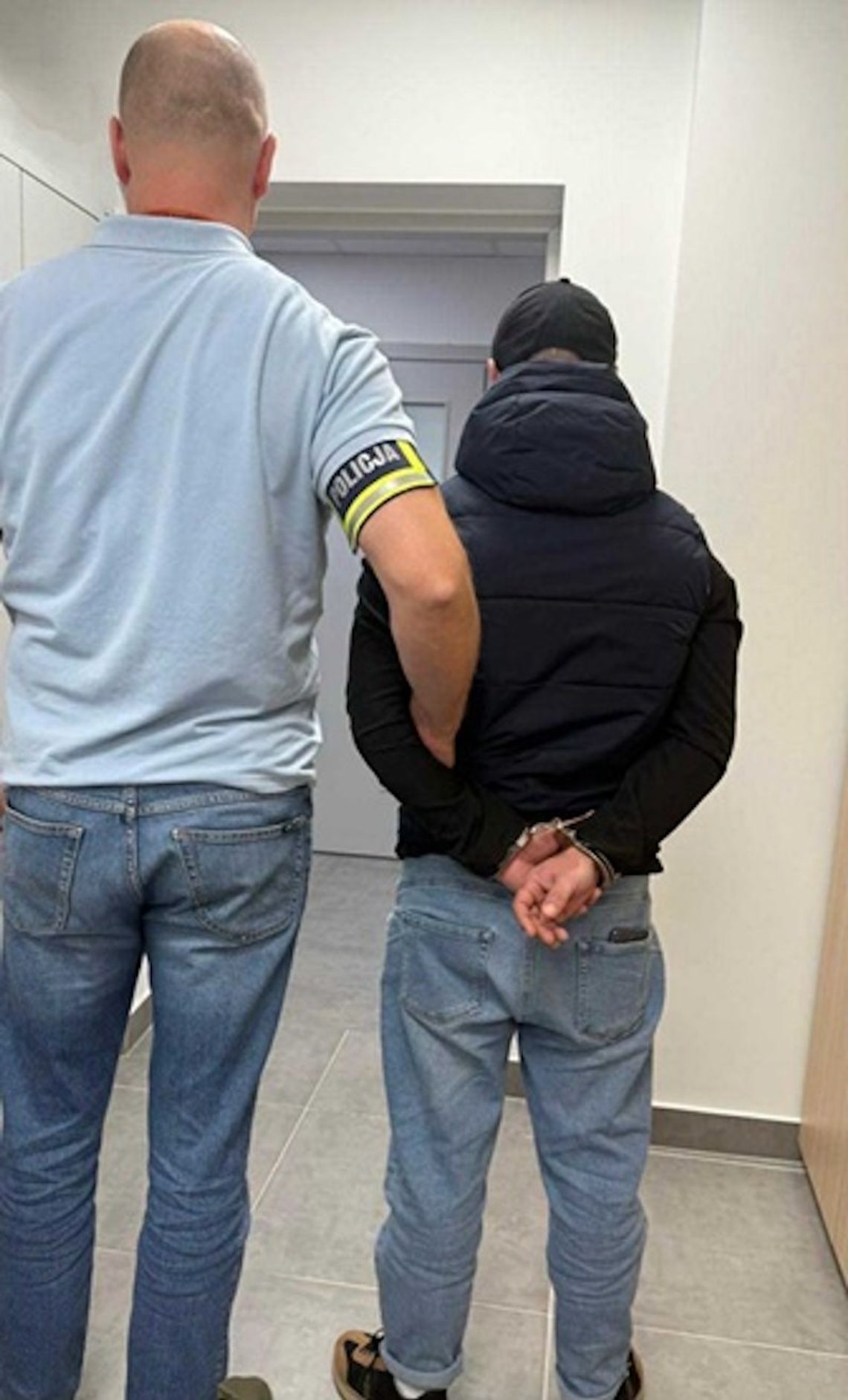 Młody Gruzin notorycznie kradł i stwarzał zagrożenie dla ludzi. Po zatrzymaniu został deportowany Młody Gruzin notorycznie kradł i stwarzał zagrożenie dla ludzi. Po zatrzymaniu został deportowany