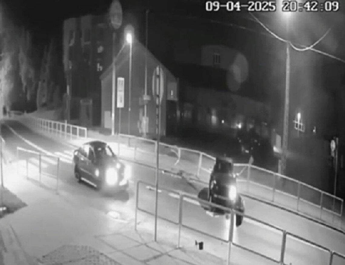 Młody kierowca audi nie zapanował nad mocą i rozbił się na barierkach