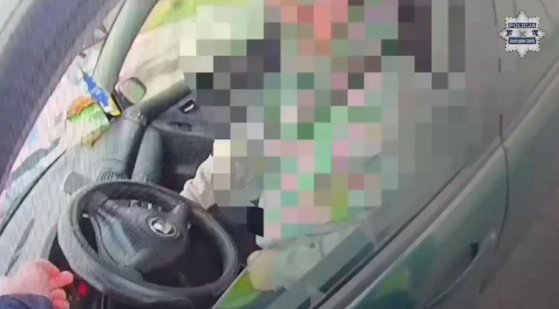 Młody kierowca nagle ruszył podczas kontroli drogowej. Policjanci rozpoczęli pościg Młody kierowca nagle ruszył podczas kontroli drogowej. Policjanci rozpoczęli pościg