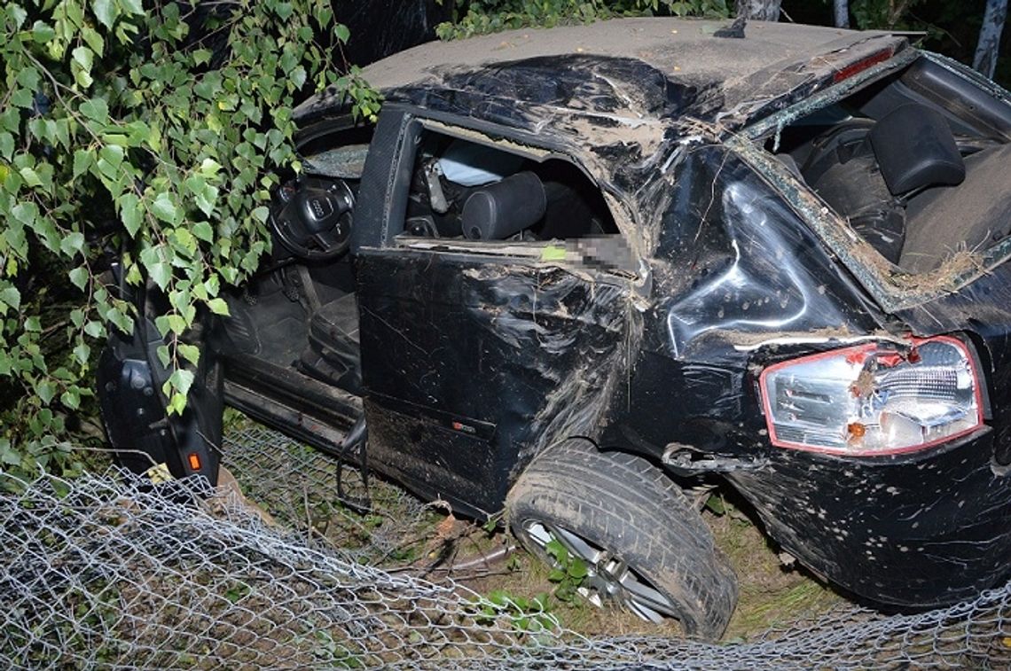 Młody kierowca podczas wyprzedzania zepchnął inne auto. Siedem osób trafiło do szpitala