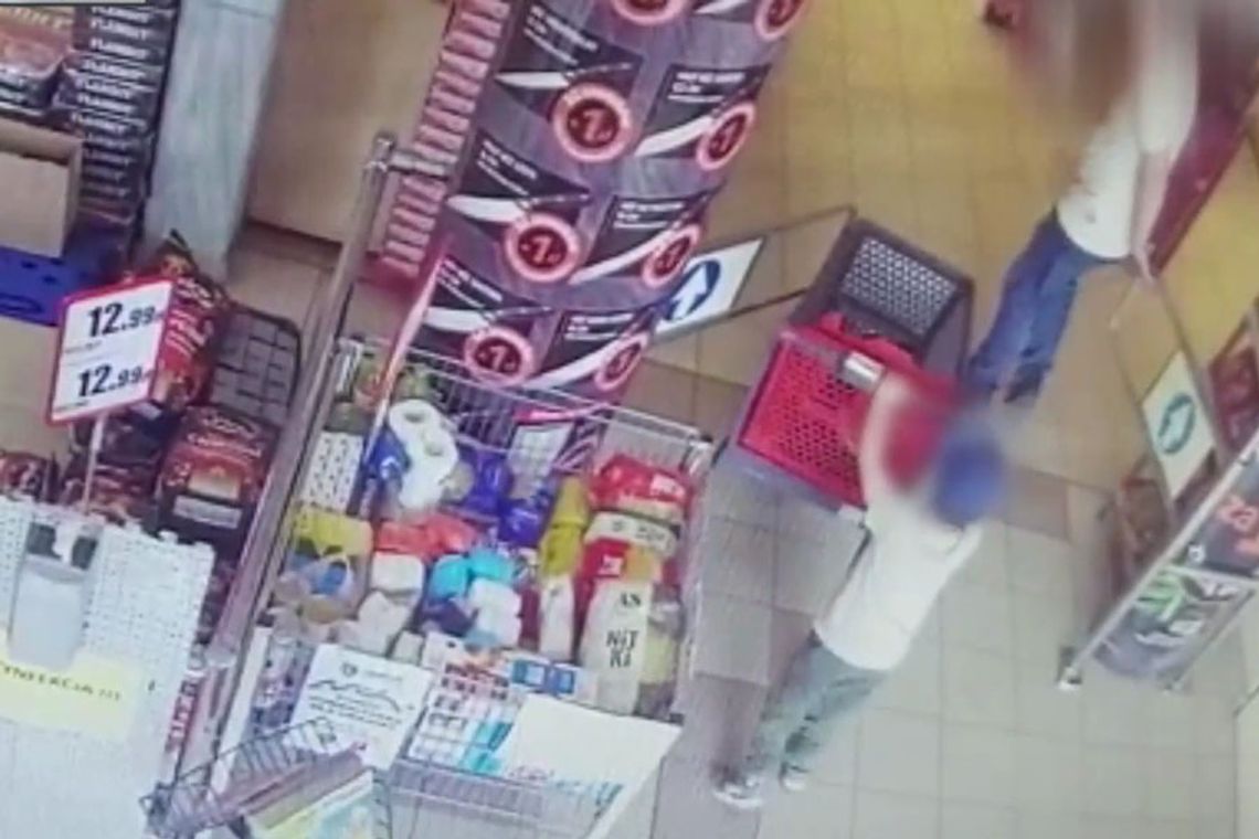 Młody uciekł z przedszkola. Znaleźli go w supermarkecie. Robił zakupy na imprezę urodzinową. WIDEO