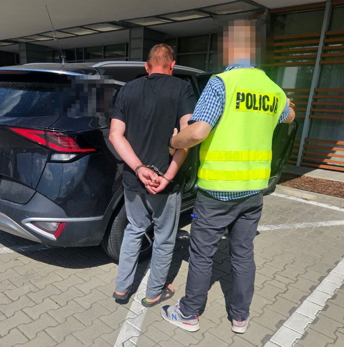 Mołdawianin groził koleżance, która wyprosiła go z domu, a następnie strzelał do niej z gazówki