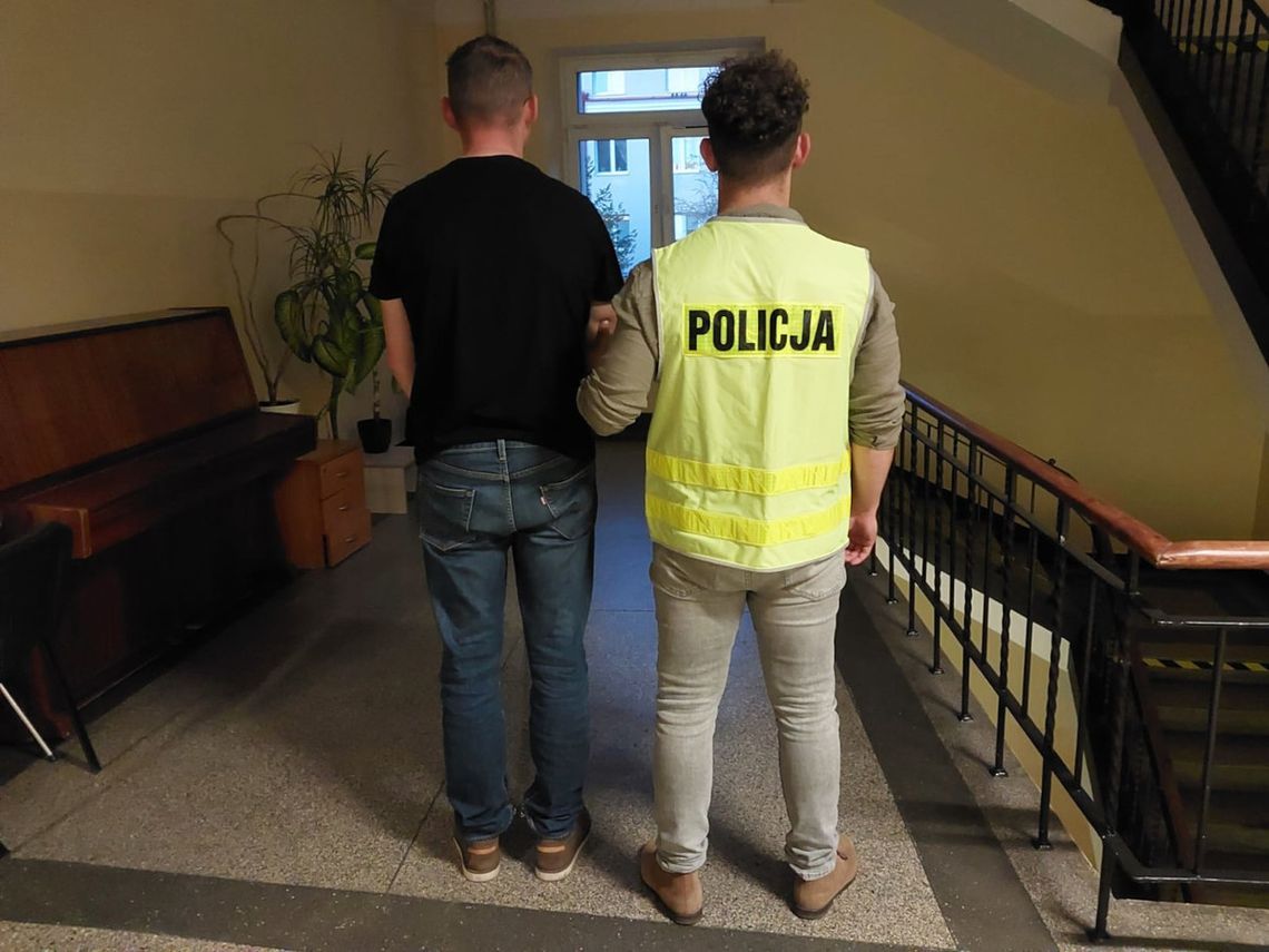 Molestował ekspedientkę w sklepie. Pobił interweniującego ochroniarza i groził mu nożem