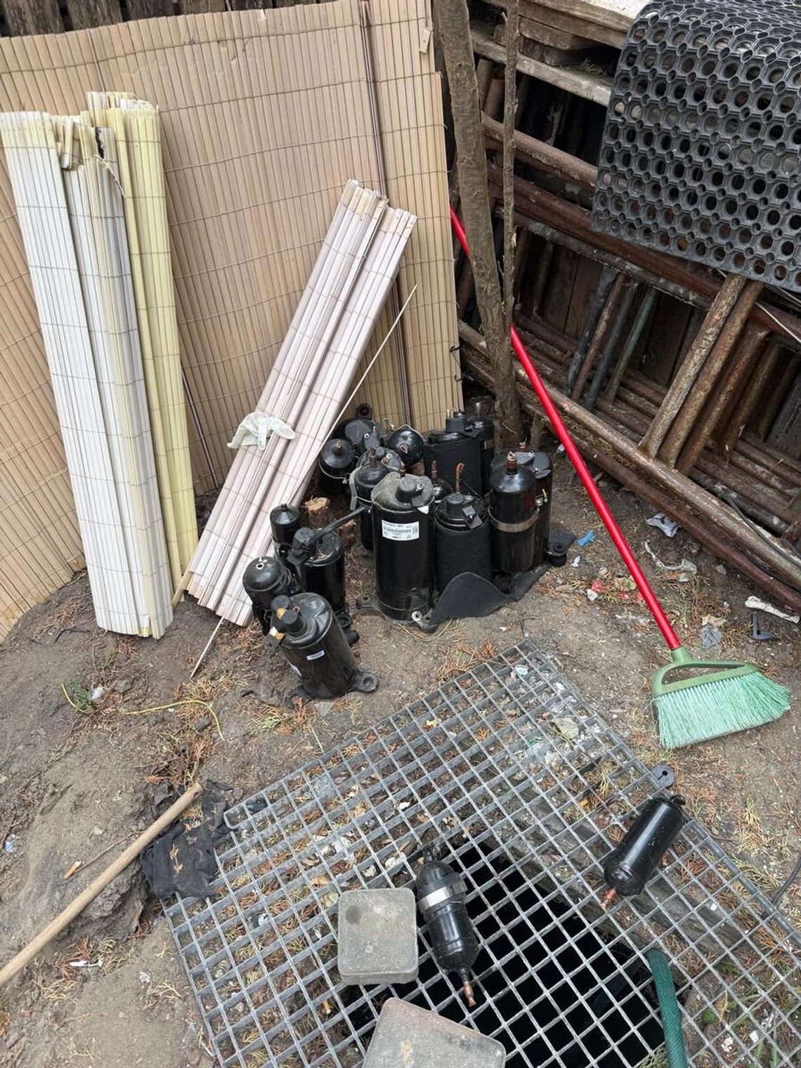 Montował klimatyzatory w dzień, a nocą je kradł. 46-letni instalator zatrzymany przez policję