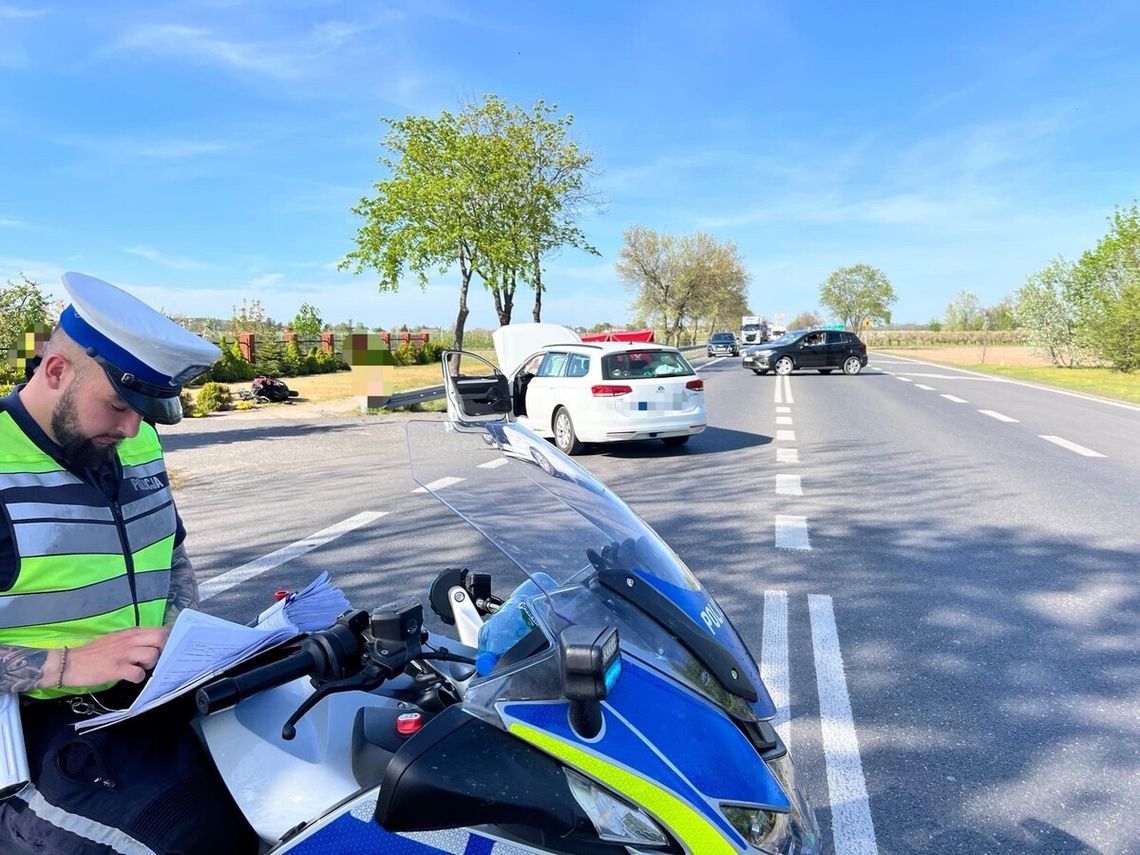 Motocykl BMW zderzył się z Passatem. W wypadku zginął 46-letni kierowca jednośladu