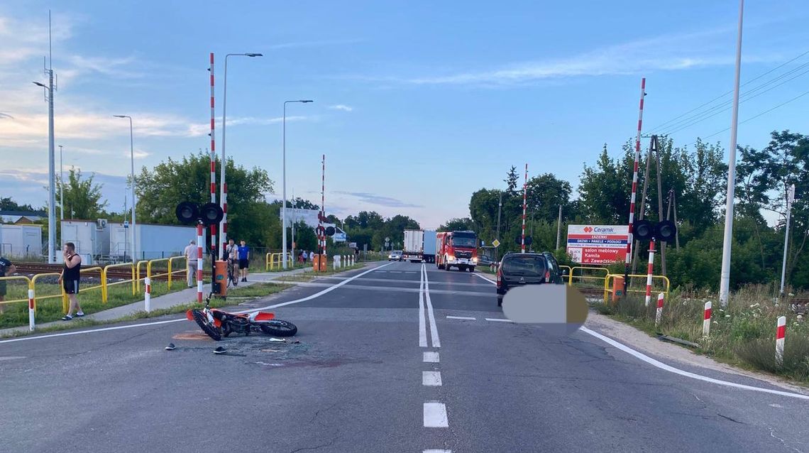 Motocyklista ciężko ranny po uderzeniu w citroena. Poważny wypadek na drodze krajowej nr 61