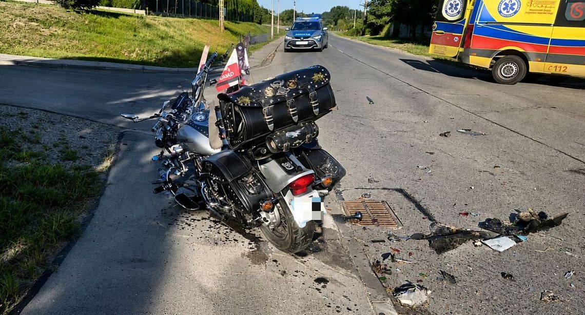 Motocyklista nie wyhamował i uderzył w tył Audi. Po rannego mężczyznę przyleciał śmigłowiec