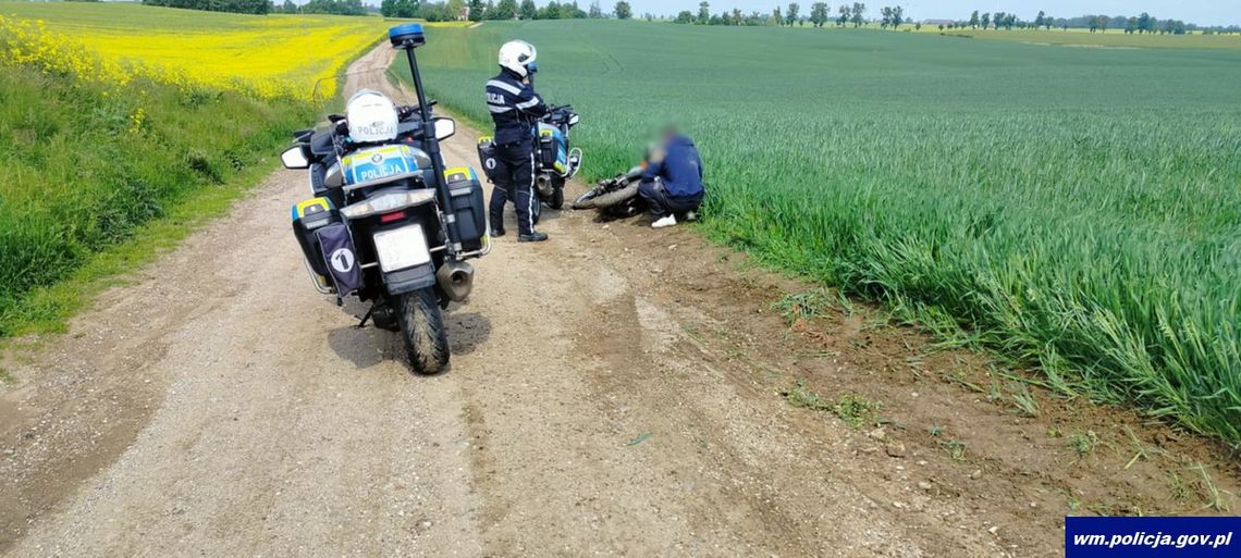 Motocyklista nie zatrzymał się do kontroli. Zaskakujący finał pościgu - uciekinier ma 14 lat Motocyklista nie zatrzymał się do kontroli. Zaskakujący finał pościgu - uciekinier ma 14 lat