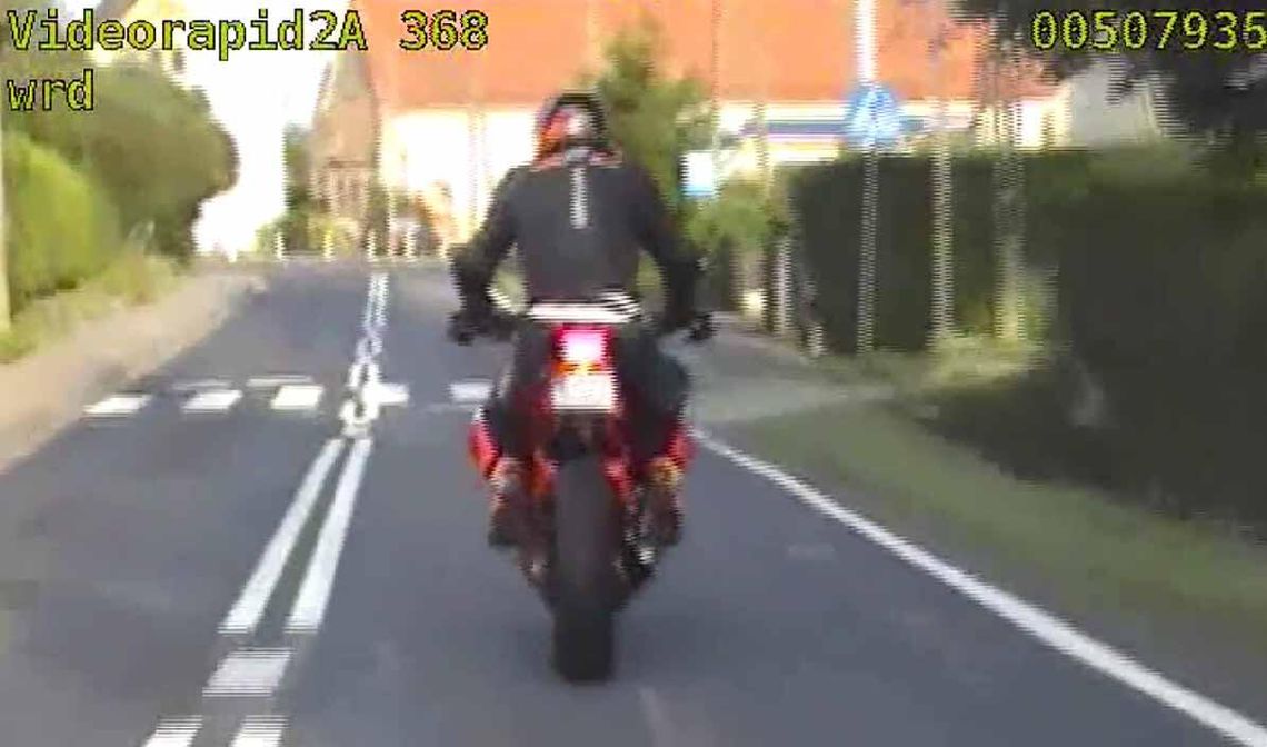 Motocyklista pędził 125 km/h w zabudowanym. To drogowy recydywista Motocyklista pędził 125 km/h w zabudowanym. To drogowy recydywista