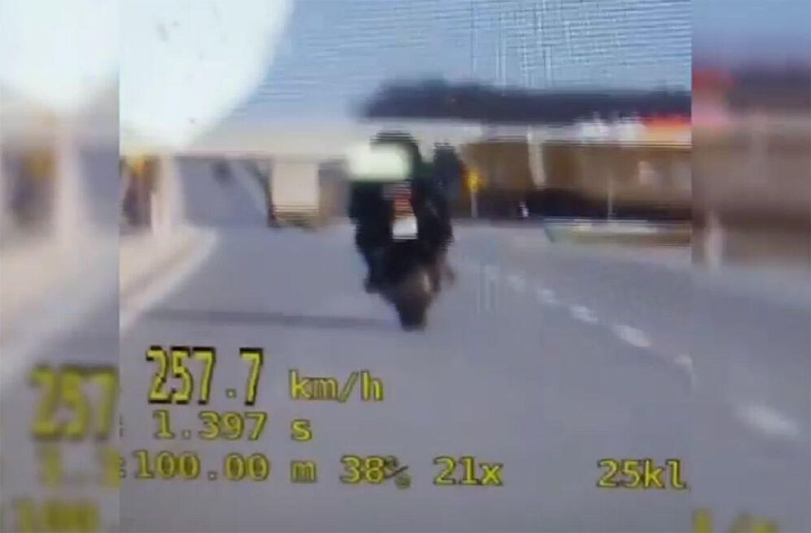Motocyklista pędził ponad 250 na godzinę. Okazało się, że nie ma nawet prawa jazdy