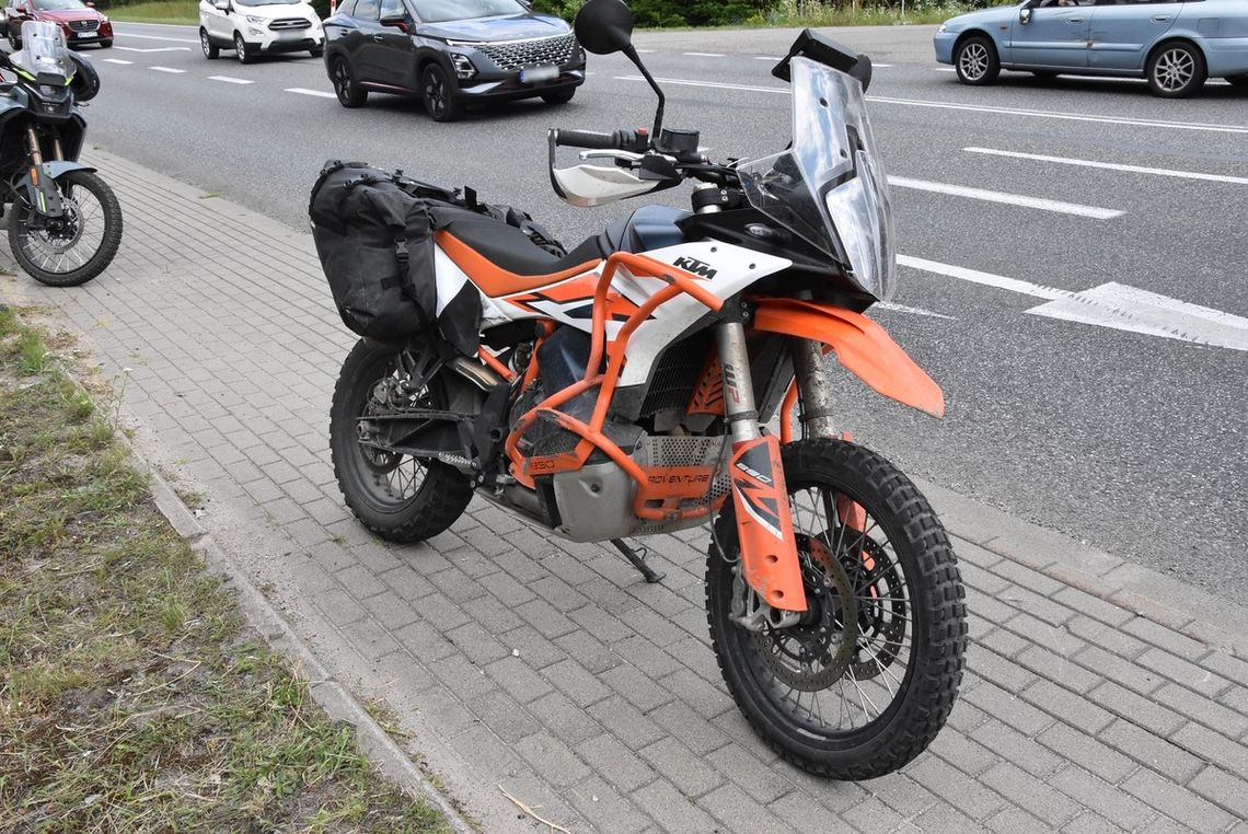 Motocyklista ranny po zderzeniu z osobówką. 86-letni kierowca nie ustąpił mu pierwszeństwa Motocyklista ranny po zderzeniu z osobówką. 86-letni kierowca nie ustąpił mu pierwszeństwa