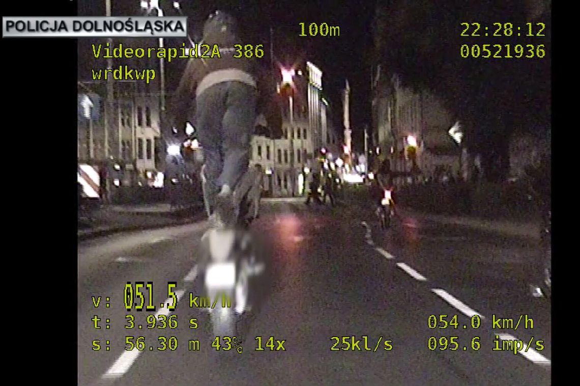 Motocyklista ukarany za akrobacje na ulicy. Jego maszyna trafiła na policyjny parking Motocyklista ukarany za akrobacje na ulicy. Jego maszyna trafiła na policyjny parking