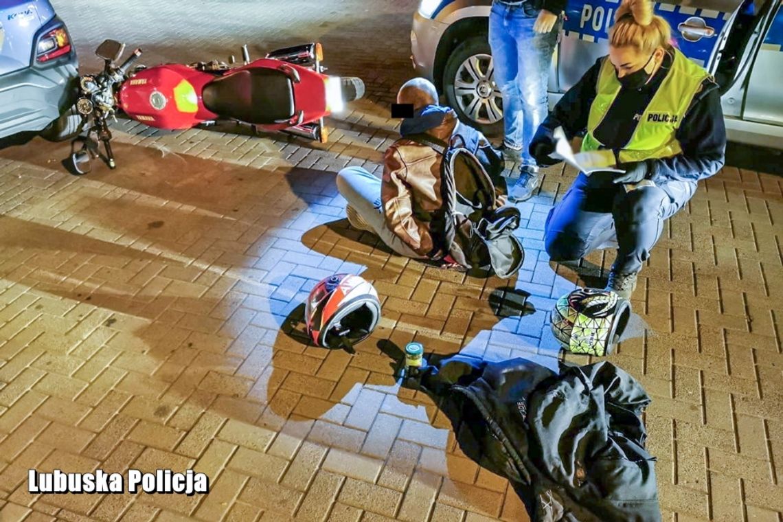 Motocyklista wiozący marihuanę wpadł w policyjną zasadzkę [ZDJĘCIA]