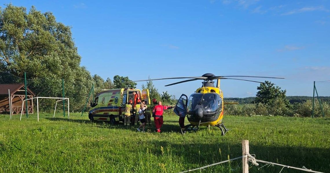 Motocyklista wjechał w dwie dziewczynki idące poboczem drogi. Dramatyczny wypadek na Warmii