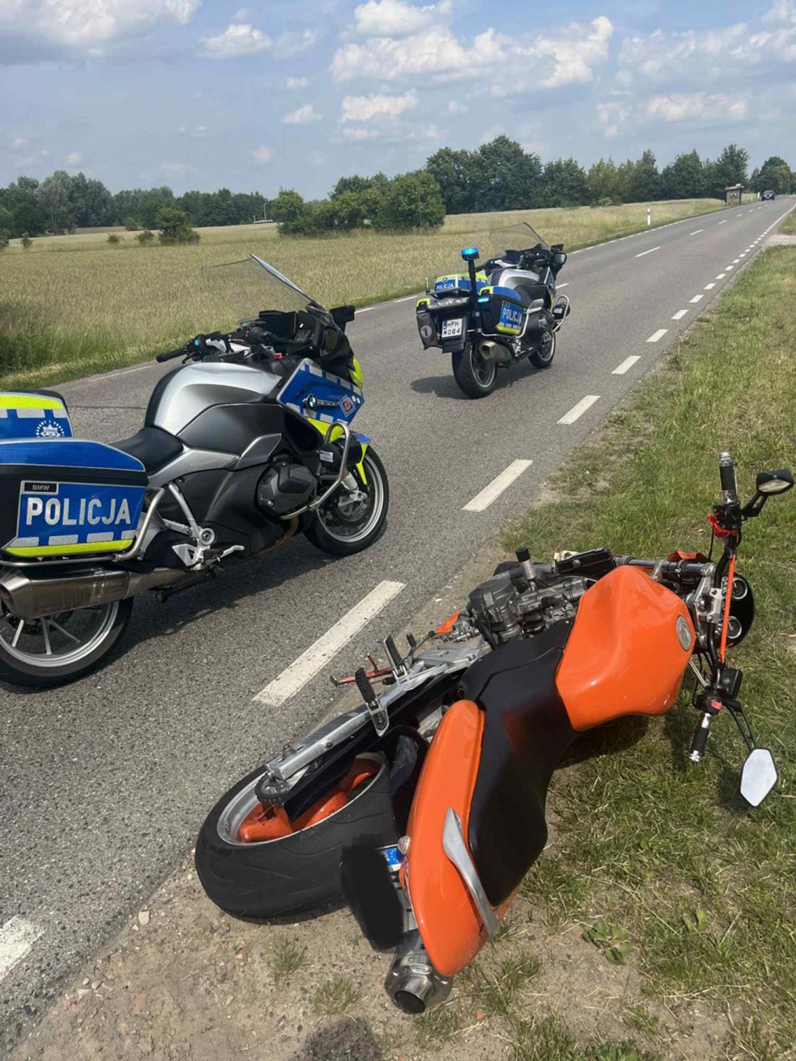 Motocyklista z pasażerką przez ponad 20 km uciekali policji. Okazało się, że to 17-latek i 16-latka