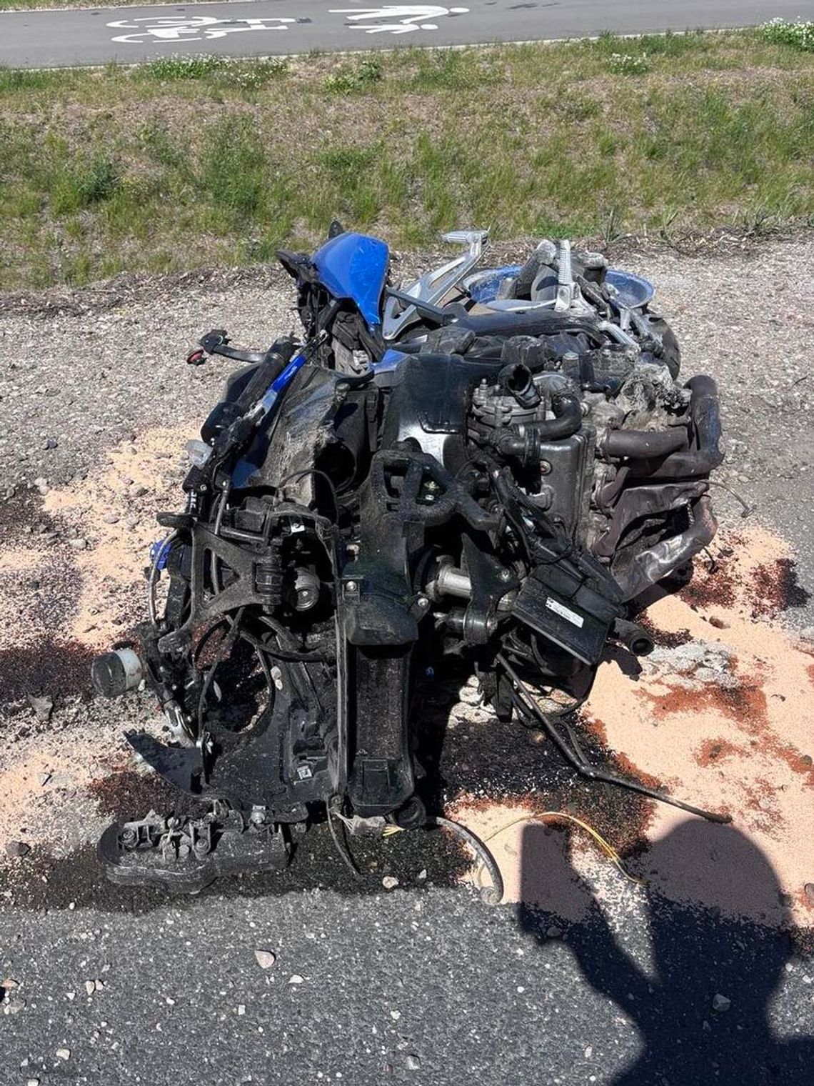 Motocyklista zginął podczas wyprzedzania. Rozpędzone BMW uderzyło w bariery energochłonne Motocyklista zginął podczas wyprzedzania. Rozpędzone BMW uderzyło w bariery energochłonne