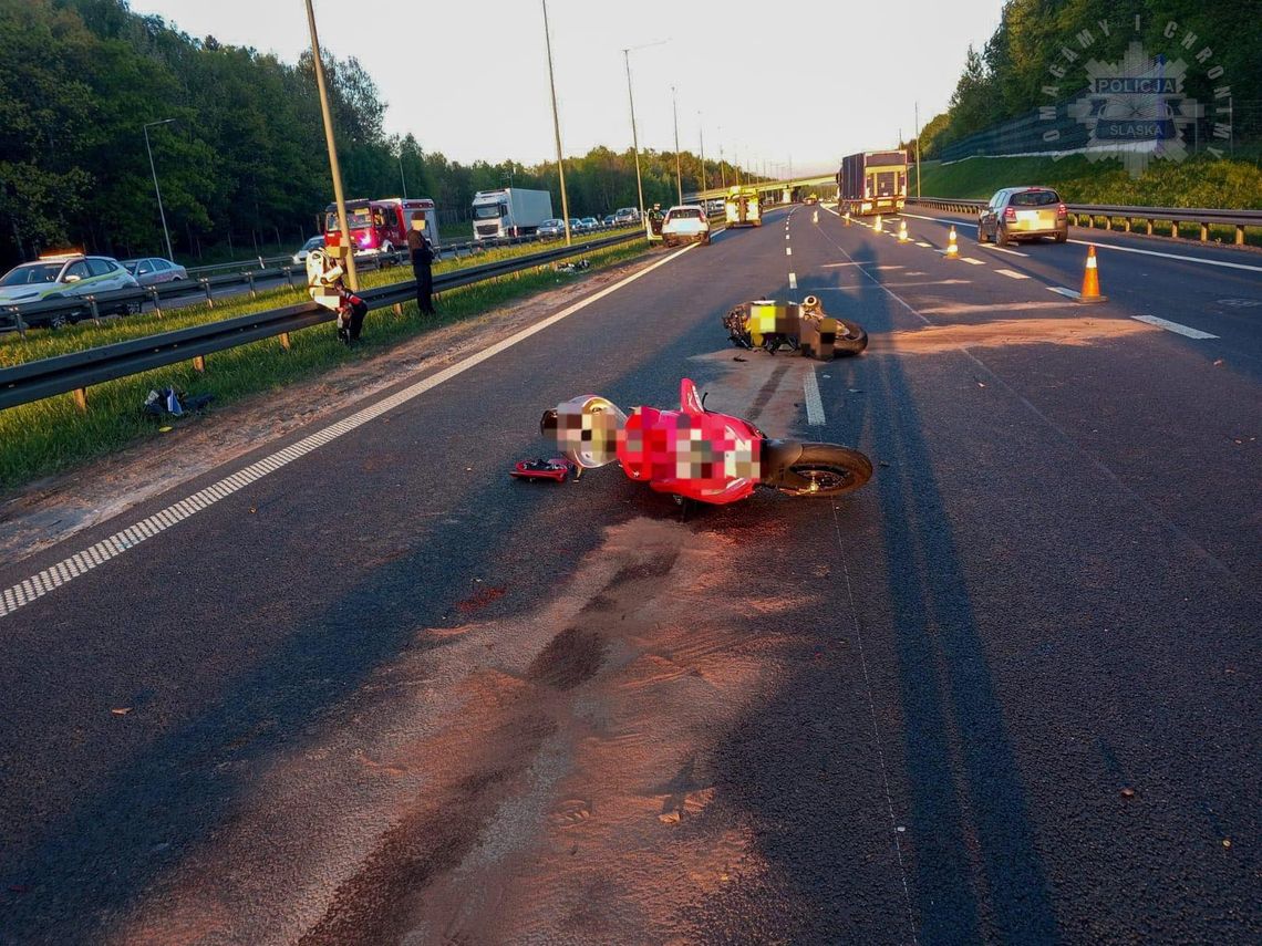 Motocyklistka położyła maszynę na autostradzie i uderzyła w kolegę. Ciężko ranna kobieta trafiła do szpitala
