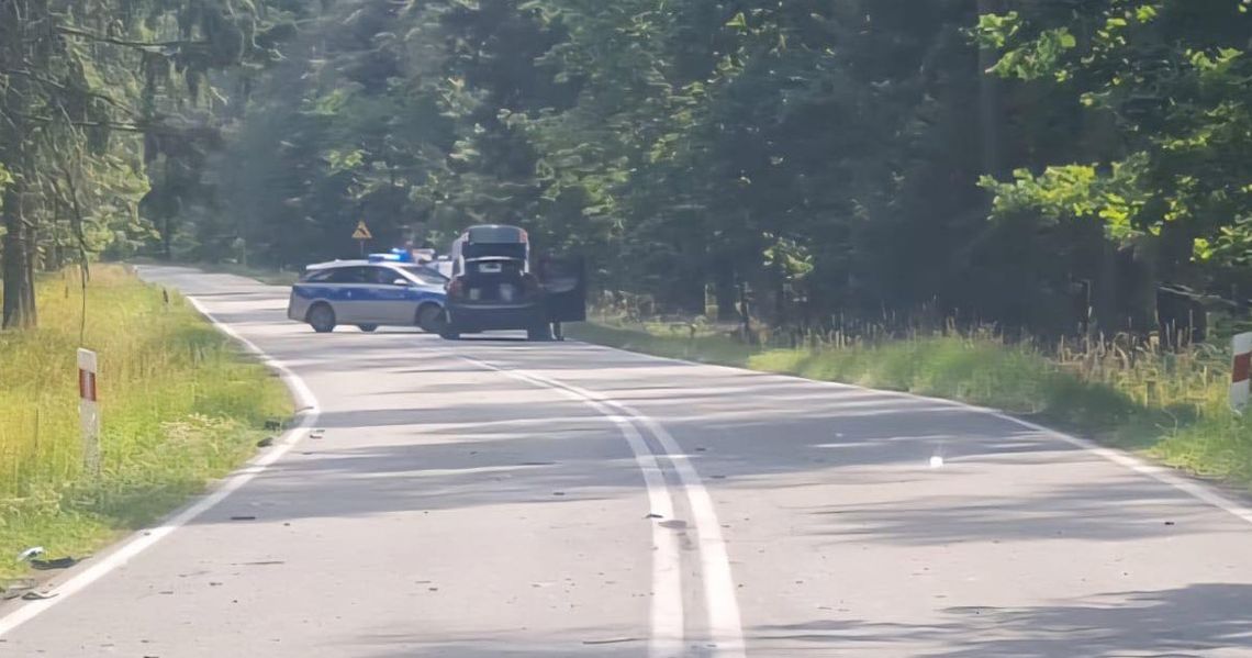 Motocyklistka zderzyła się czołowo z samochodem osobowym. Lekarzom nie udało się uratować jej życia