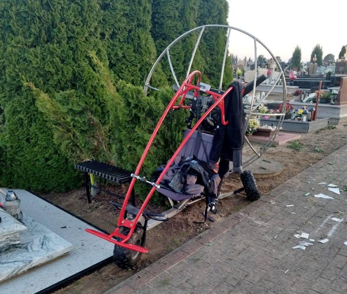 Motoparalotnia spadła na teren cmentarza. Pilot nie przeżył wypadku
