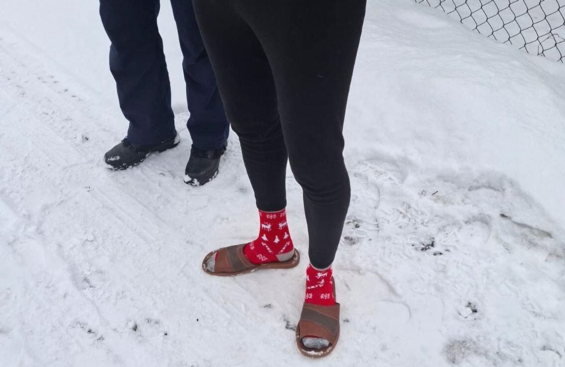 „Myślałem, że gram w grę”. Włamał się do domu, zjadł kiełbasę i zasnął w cudzym łóżku „Myślałem, że gram w grę”. Włamał się do domu, zjadł kiełbasę i zasnął w cudzym łóżku