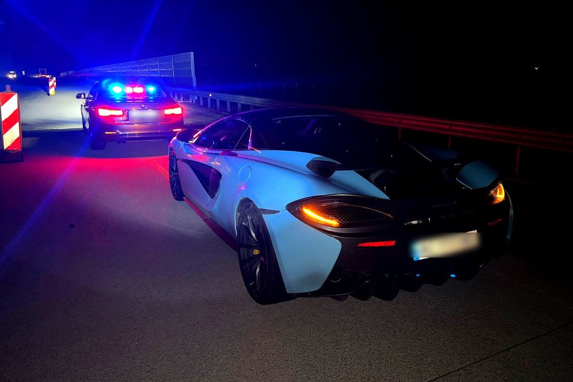 Na autostradzie rozpędził mclarena do 159 km/h. Dostał 15 punktów i 2500 zł mandatu